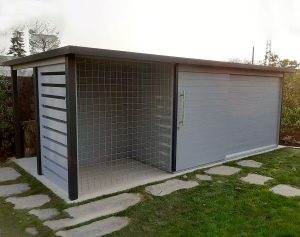 casetta in legno moderna con porta scorrevole a Pordenone