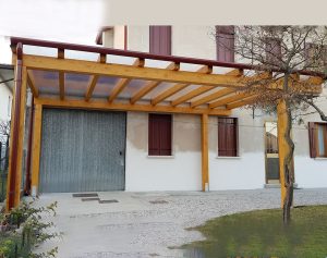 Pompeiana in legno autoportante con copertura in policarbonato trasparente