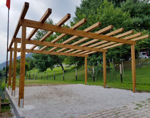 Pompeiana autoportante in legno color noce