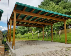 Pompeiana in legno autoportante con copertura in pvc verde