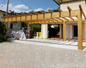 Pompeiana in legno autoportante con banchina portante frontale