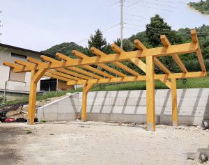 Pompeiana in tempo autoportante con rinforzi antivento