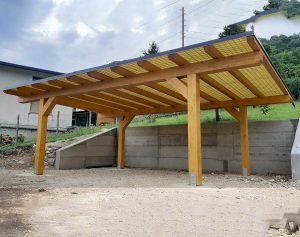 Pompeiana in legno con copertura pvc e rete di rinforzo in provincia di Treviso