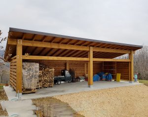 tettoia in legno per auto e ricovero attrezzi a Treviso