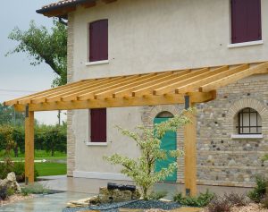 Tettoia in legno a Pordenone