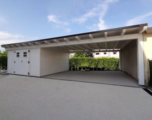 Casetta in legno con ampio portico in provincia di Pordenone
