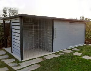 casetta in legno moderna grigia con porta scorrevole